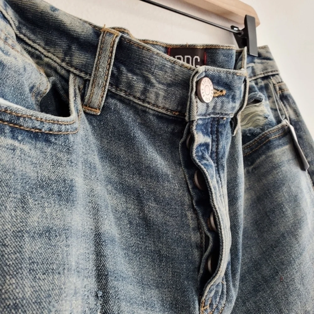NEW Urban Outfitters BDG Straight & Narrow High Rise Distressed‎ Denim Jeans